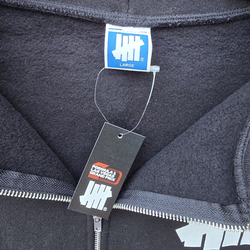 Undefeated x Formula 1 Las Vegas Grand Prix 2023 Zip Hoodie - Picture 2 of 6